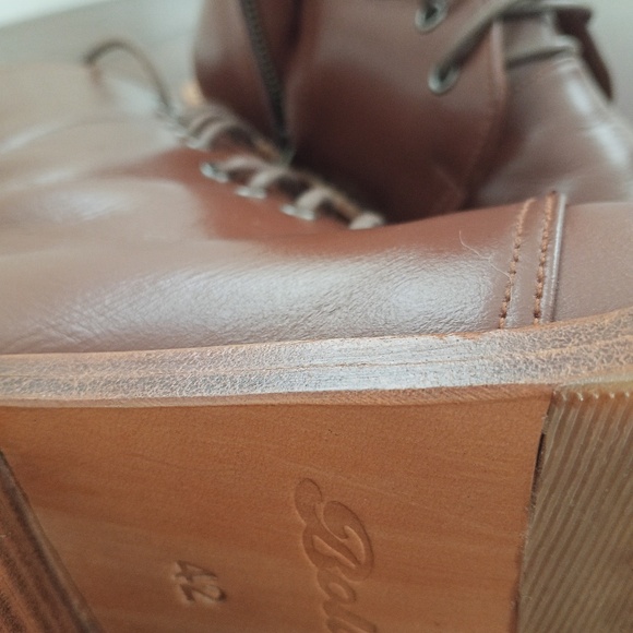 Mid-calf lace up boots - Picture 2 of 6